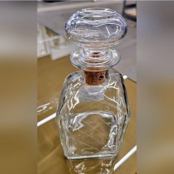 Italian Decanter with Stopper - Picture 3 of 7